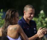 Laure Mandaudou, ici avec son compagnon Frédérick Bousquet, de retour à la compétition depuis cet été, retournera aux Etats-Unis pour parfaire sa préparation en vue des JO de Londres en 2012