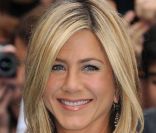 C\'est une Jennifer Aniston souriante qu\'ont retrouvé les anglais pour la première européenne du film <em>Comment Tuer Son Boss ?</em> . Londres, le 20 juillet 2011.<br />