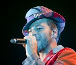 Christophe Maé a troqué sa veste multicolore pour une tenue de voyageur dans son nouveau clip Un peu de Blues tourné dans les étendues sauvages de l'Ouest