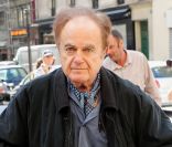 Guy Béart lors de la messe en hommage à Roland Petit en l\'église St Roch à Paris, le 23 septembre 2011. Le chorégraphe est décédé le 10 juillet dernier à Genève.