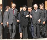 Messe en hommage à Roland Petit en l'église St Roch à Paris,  le 23 septembre 2011. Le chorégraphe est décédé le 10 juillet dernier à  Genève. Zizi Jeanmaire est soutenue par Pierre Bergé. 