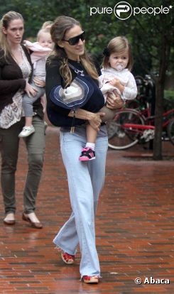 Sarah Jessica Parker emmène ses jumelles à l'école, à New York, le 23 septembre 2011.