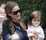 Sarah Jessica Parker emmène ses jumelles à l\'école, à New York, le 23 septembre 2011.