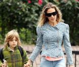 Sarah Jessica Parker et son fils James, à New York, le 23 septembre 2011.