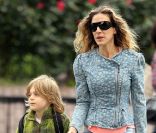 Sarah Jessica Parker et son fils James, à New York, le 23 septembre 2011.