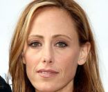 Kim Raver à l'avant-première du spectacle du Cirque du Soleil,  Iris, A Journey   Into The World of Cinema, à Los Angeles le 25  septembre 2011