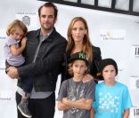 Kim Raver en famille à l'avant-première du spectacle du Cirque du Soleil,  Iris, A Journey   Into The World of Cinema, à Los Angeles le 25  septembre 2011