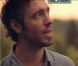 Charlie Winston signe son retour avec la chanson  Hello Alone , single présenté en exclusivité sur leparisien.fr et annonçant son second album,  Running Still , à paraître le 21 novembre 2011.