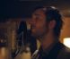 Charlie Winston signe son retour avec la chanson  Hello Alone , single présenté en exclusivité sur leparisien.fr et annonçant son second album,  Running Still , à paraître le 21 novembre 2011.