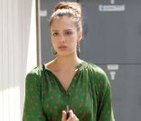 Jessica Alba à la sortie d'un studio photo, accompagnée par son époux Cash Warren, dévoile sa ligne amincie. Le 29 septembre à Los Angeles