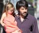 Ben Affleck se balade avec ses deux filles le samedi 1er octobre 2011.