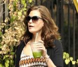 Teri Hatcher et sa fille Emerson Rose en pleine balade le vendredi 30 septembre 2011.