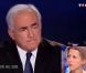 Tristane Banon revisionne les passages importants de l'interview de  Dominique Strauss-Kahn (sur TF1), sur le plateau du Grand journal de  Canal+, le 19 septembre 2011.