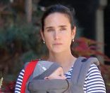 Jennifer Connelly en balade avec sa fille Agnes à New York le 5 octobre 2011