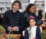 Laurent Voulzy et Jocelyn Béroard ont apporté le soleil des îles sur la traditionnelle vendange du clos Montmartre, samedi 8 octobre 2011, lors de la Fête des Vendanges de Montmartre.