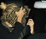 Nicole Richie et Joel Madden, poursuivis par les photographes dès leur arrivée à Los Angeles. Le couple a passé quelques jours à Paris avec ses enfants. Los Angeles, le 9 octobre 2011 
