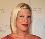 Tori Spelling pose lors d\'une soirée à Las Vegas en juin 2011<br />