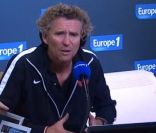 Denis Brogniart s'énerve et prend la défense de Christian Jeanpierre sur Europe 1 le 12 octobre 2011