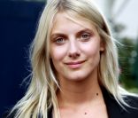 Mélanie Laurent au festival de Saint-Jean-de-Luz le 12 octobre 2011 : Décontractée et naturelle pour défendre Les Adoptés<br />