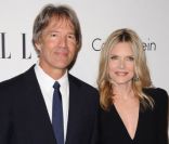 David E. Kelley et Michelle Pfeiffer au gala annuel des Elle Women in Hollywood Tribute. Los Angeles, le 17 octobre 2011 
