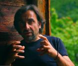 André Manoukian s'enflamme lorsqu'il parle du duduk. Il publie le 31 octobre 2011  Mélanchology , un album qui explore toute la profondeur de la mélancolie via le prisme des origines arméniennes de l'artiste. De la profondeur, mais aussi de la hauteur, à l'image du shooting de la pochette, réalisé sur les hauteurs de Chamonix.