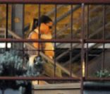 <p>Victoria Beckham et sa fille Harper le 14 octobre 2011 à Londres</p>