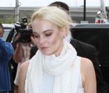 Lindsay Lohan se rend au tribunal de Los Angeles, tout de blanc vêtue... le mercredi 19 octobre 2011.