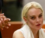 Lindsay Lohan très maquillée au tribunal pour entendre sa sentence le 19 octobre 2011