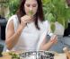 La princesse Mary visite le Greenhouse Project (des potagers sur les toits des écoles de New York) dans une école de Manhattan, le 24 octobre 2011, en présence du chef danois du Noma Rene Redzepi.