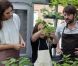 La princesse Mary visite le Greenhouse Project (des potagers sur les toits des écoles de New York) dans une école de Manhattan, le 24 octobre 2011, en présence du chef danois du Noma Rene Redzepi.