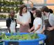 La princesse Mary visite le Greenhouse Project (des potagers sur les toits des écoles de New York) dans une école de Manhattan, le 24 octobre 2011, en présence du chef danois du Noma Rene Redzepi.