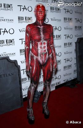 Heidi Klum a fait sensation à son arrivée au club Tao de Las Vegas pour sa soirée d'Halloween. Le 29 octobre 2011