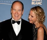 Visiblement complices et amoureux, le prince Albert et la princesse Charlene de Monaco étaient à New York mardi 1er novembre 2011 pour la remise des Princess Grace Awards de la Princess Grace Foundation-USA.