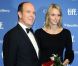 Albert et Charlene de Monaco posent au TIFF Bell Lightbox de Toronto, le 2 novembre 2011, pour l'inauguration de l'exposition Grace Kelly: From Movie Star to Princess .