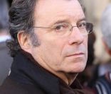 Daniel Russo lors des obsèques de Robert Lamoureux en l'église Notre-Dame de Boulogne-Billancourt le 4 novembre 2011