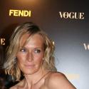 PHOTOS Estelle Lefébure prend la pose !