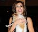 Elisabetta Canalis arrive avec son petit chien pour inaugurer un restaurant italien à Miami le 4 novembre 2011