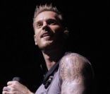 M. Pokora sur la scène de l'Olympia de Paris le 5 novembre 2011