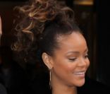  Rihanna sort de son hôtel et se rend à Bercy afin de donner un concert le 20 octobre 2011 