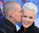 Pink : Avec son mari et son bébé, elle irradie de bonheur
