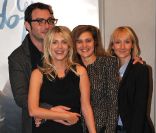 Mélanie Laurent, entourée de Denis Ménochet, Marie Denarnaud et Audrey Lamy lors de la présentation du film Les Adoptés, à Paris, le 14 novembre 2011.