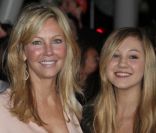 Heather Locklear et sa fille Ava lors de l\'avant-première de Twillight : Breaking Dawn à Los Angeles en novembre 2011<br />