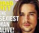 Brad Pitt élu par deux fois Homme le plus sexy par le magazine People , en 2000 (gauche) et en 1995 (droite).
