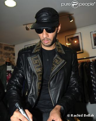 Swizz Beatz à la boutique Auguste à Paris (Bastille)  pour la présentation et la dédicace de la chaussure que le producteur a  dessinée pour la marque Reebok. Le 17 novembre 2011