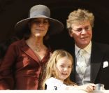 Princesse Alexandra de Hanovre avec son père Ernst August et sa mère Caroline de Monaco lors de la fête nationale monégasque le 19 novembre 2007<br />