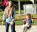Jessica Alba au square avec son mari Cash Warren, et ses deux filles, Honor et Haven, le 19 novembre à Los Angeles.