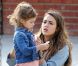 Jessica Alba au secours de sa petite Honor qui a fait une chute le 19 novembre à Los Angeles.