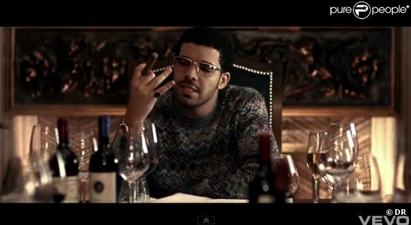Drake dans son clip de Headlines, moulé dans un sweat Missoni