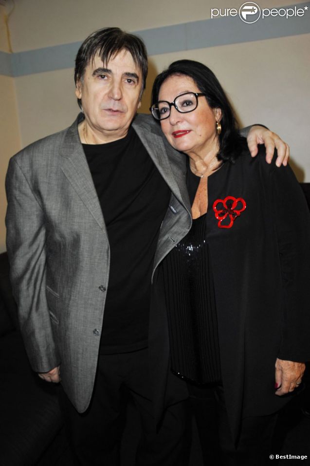 Serge Lama et Nana Mouskouri à L'Olympia, à Paris, le 8 octobre 2011.