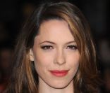 L'actrice Rebecca Hall, nouvelle compagne du réalisateur Sam Mendes, à Londres le 25 octobre 2011. 